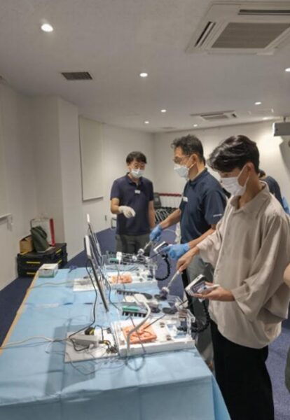 腹腔鏡シミュレータでの縫合練習